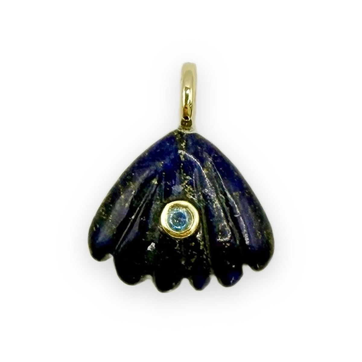 Coquille charm in lapis lazuli, gold plated – Isla Sol